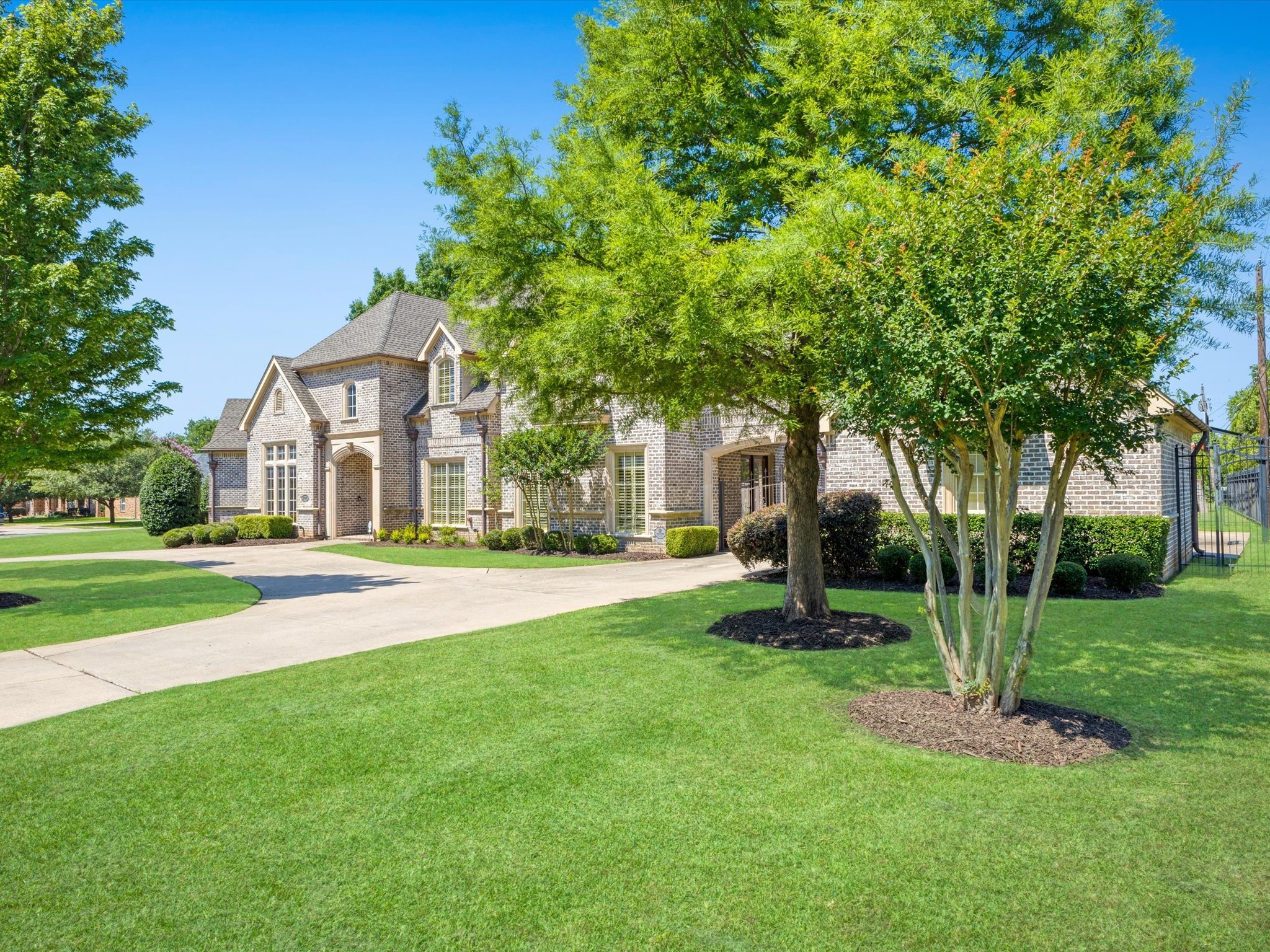 2965 S Sunbeck Circle Farmers Branch TX 75234