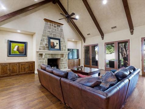 2965 S Sunbeck Circle Farmers Branch TX 75234