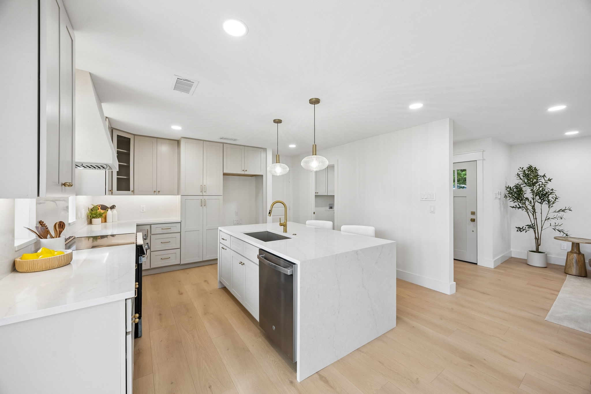 3538 Cloverdale Lane Farmers Branch TX 75234