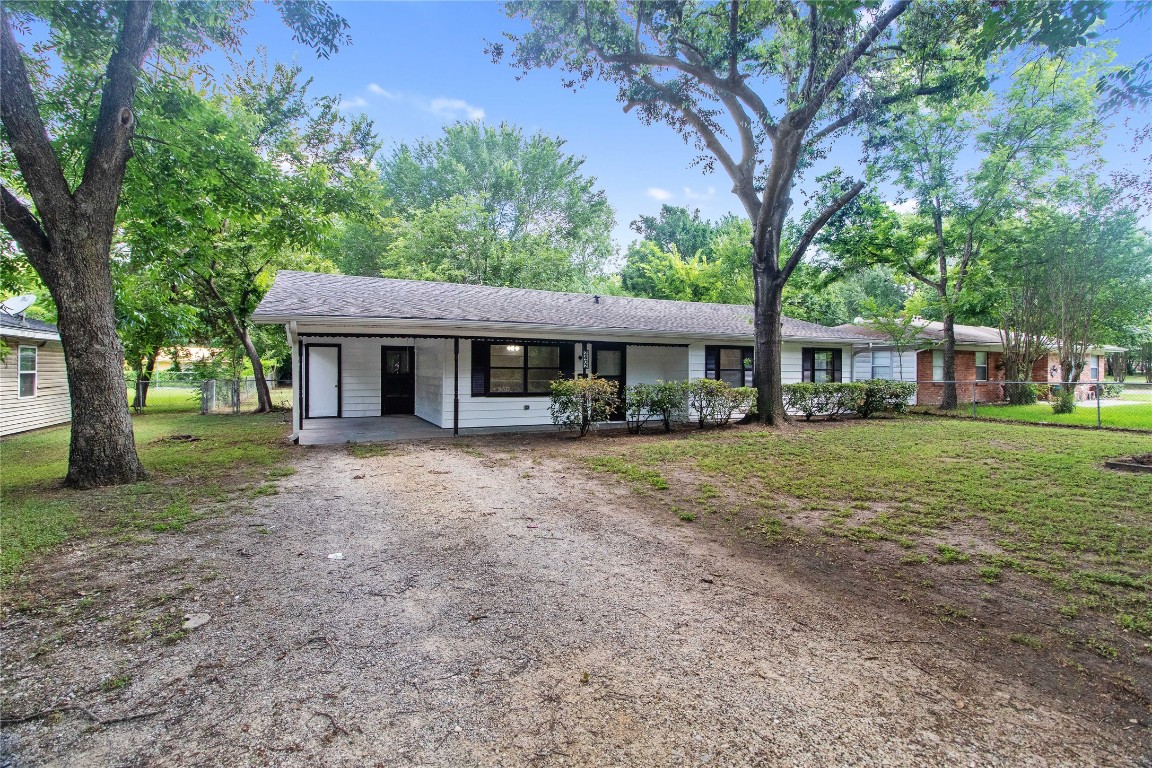 2402 W Collin Street Corsicana TX 75110