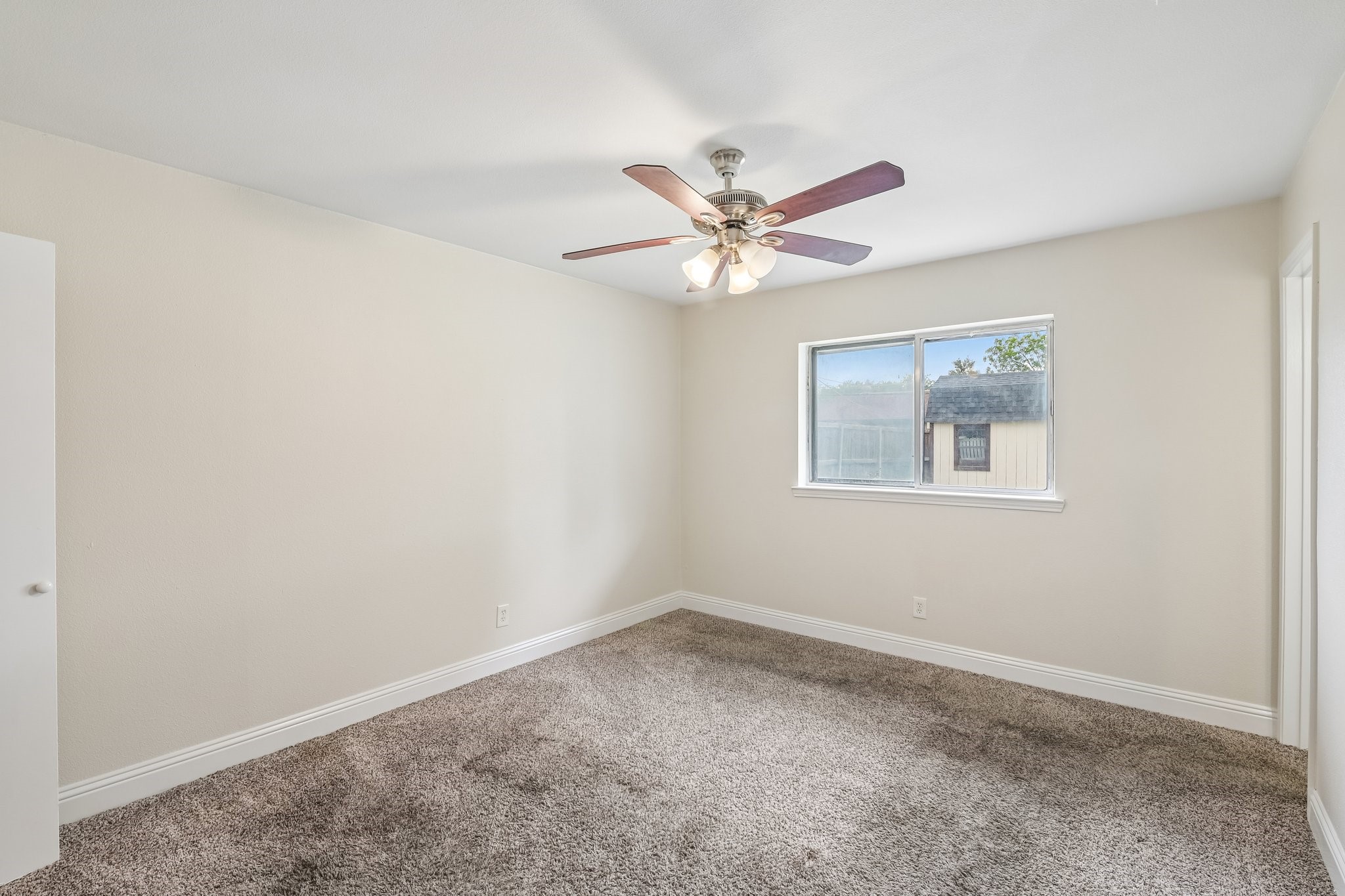 402 W Springdale Lane Grand Prairie TX 75052