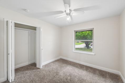 402 W Springdale Lane Grand Prairie TX 75052