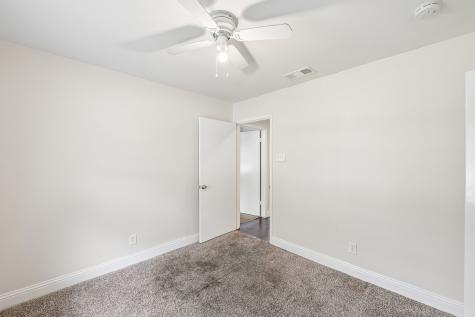 402 W Springdale Lane Grand Prairie TX 75052