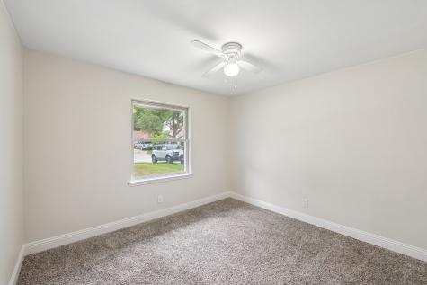 402 W Springdale Lane Grand Prairie TX 75052