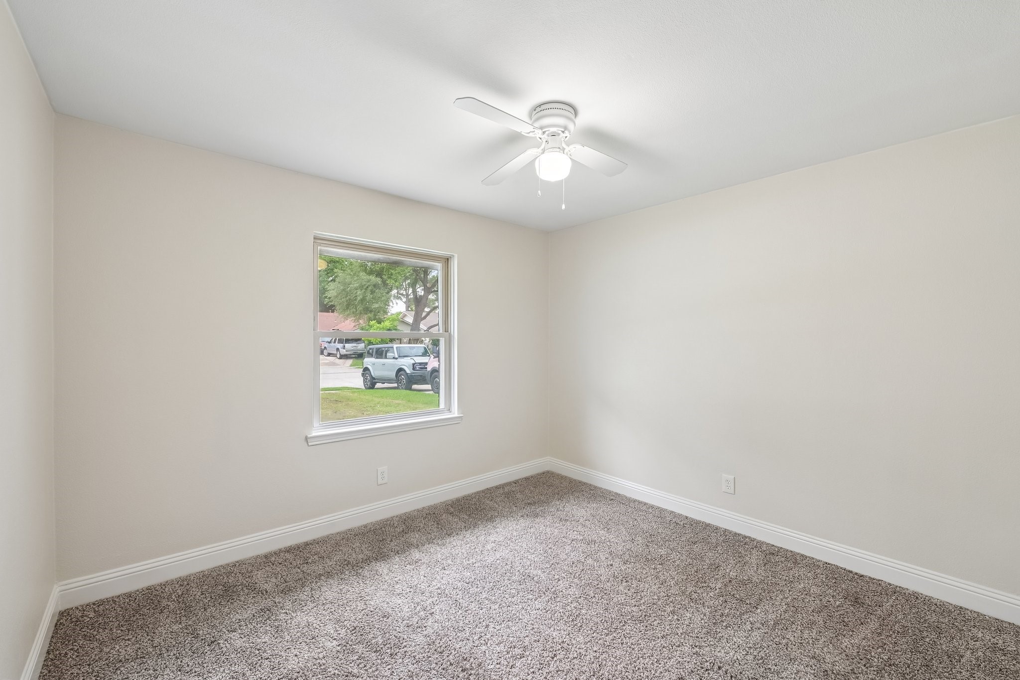 402 W Springdale Lane Grand Prairie TX 75052