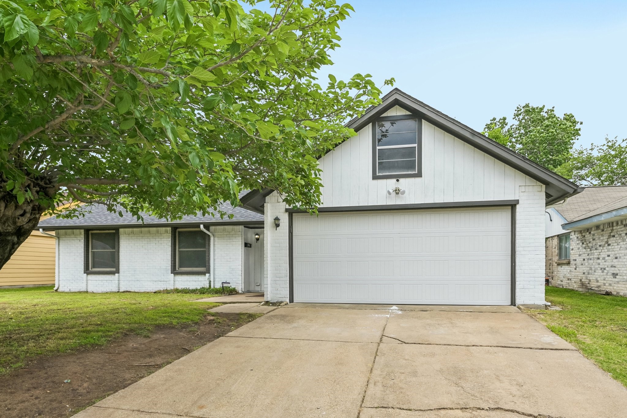 402 W Springdale Lane Grand Prairie TX 75052