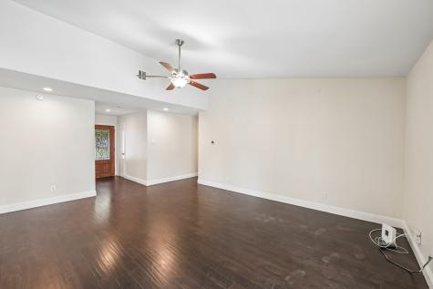 402 W Springdale Lane Grand Prairie TX 75052