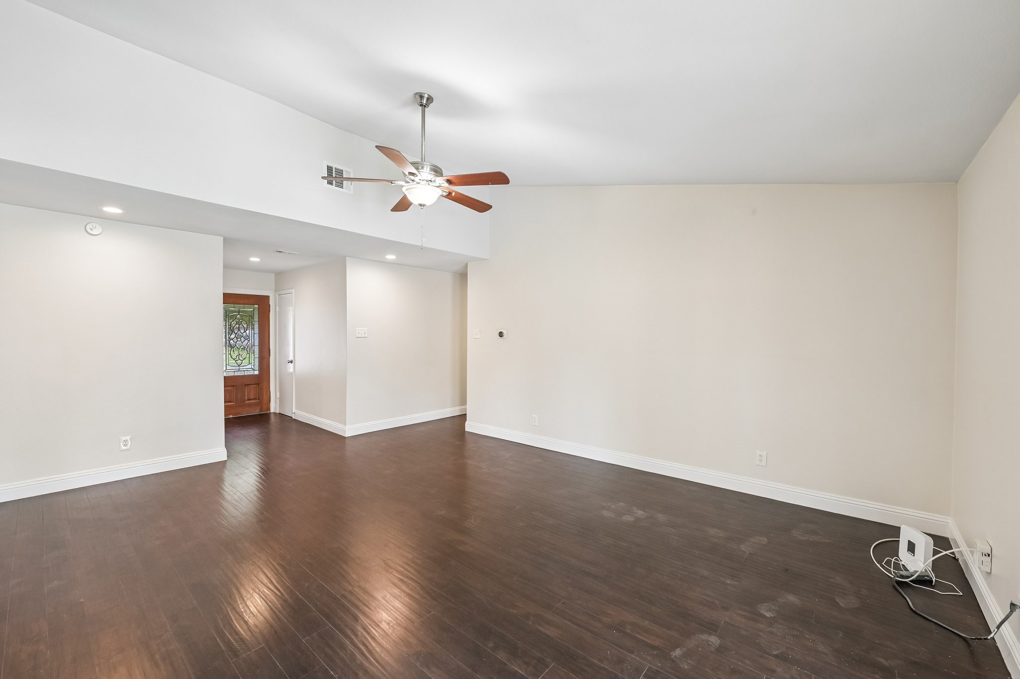 402 W Springdale Lane Grand Prairie TX 75052