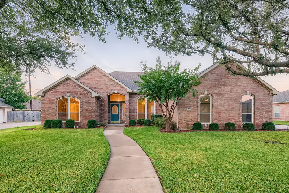 1612 Twin Oaks Drive Cleburne TX 76033