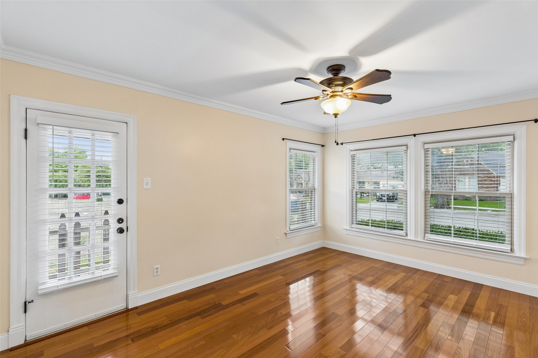 2427 Alco Avenue Dallas TX 75211