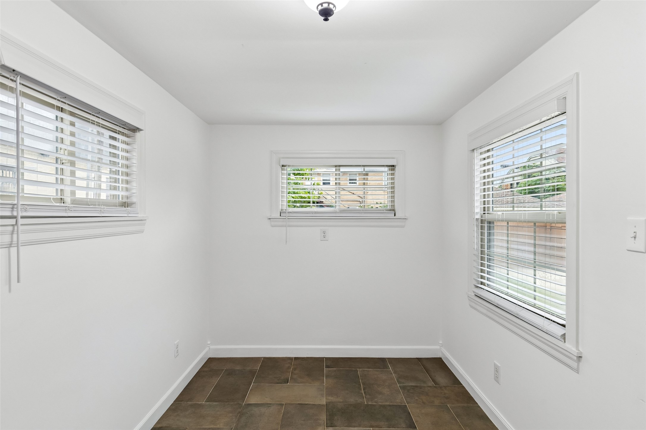 2427 Alco Avenue Dallas TX 75211