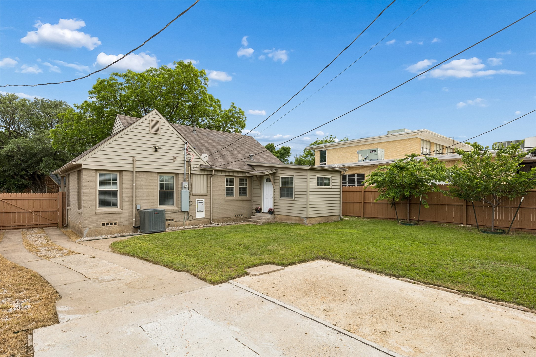 2427 Alco Avenue Dallas TX 75211