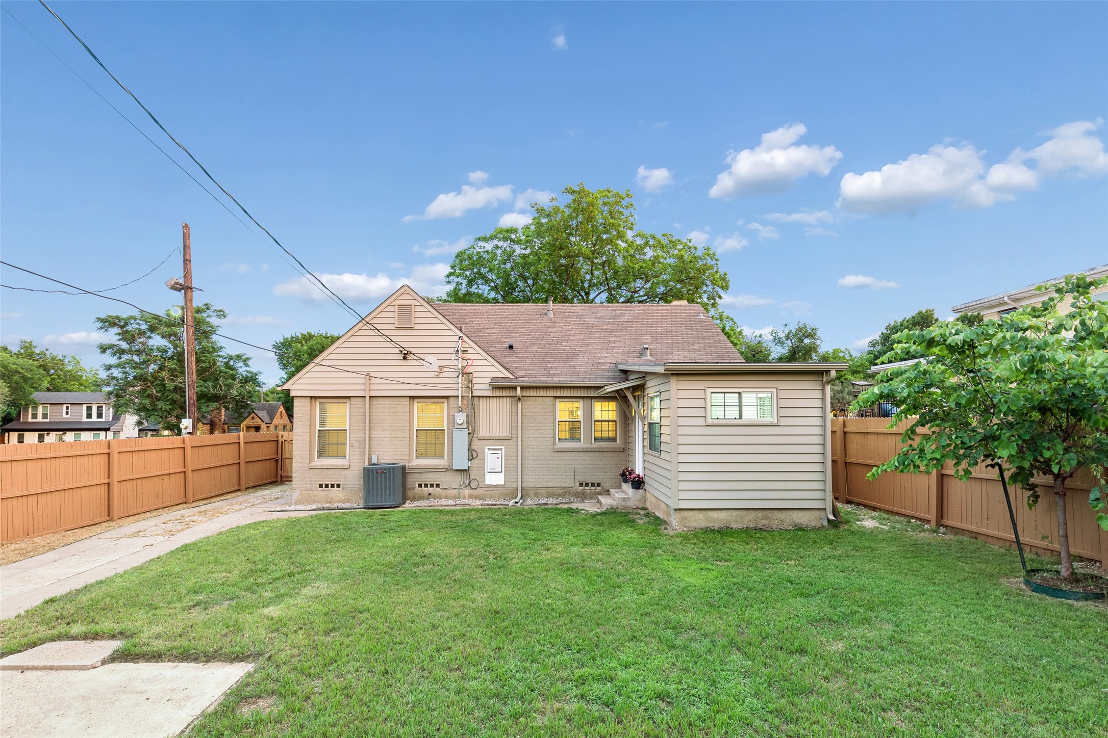 2427 Alco Avenue Dallas TX 75211