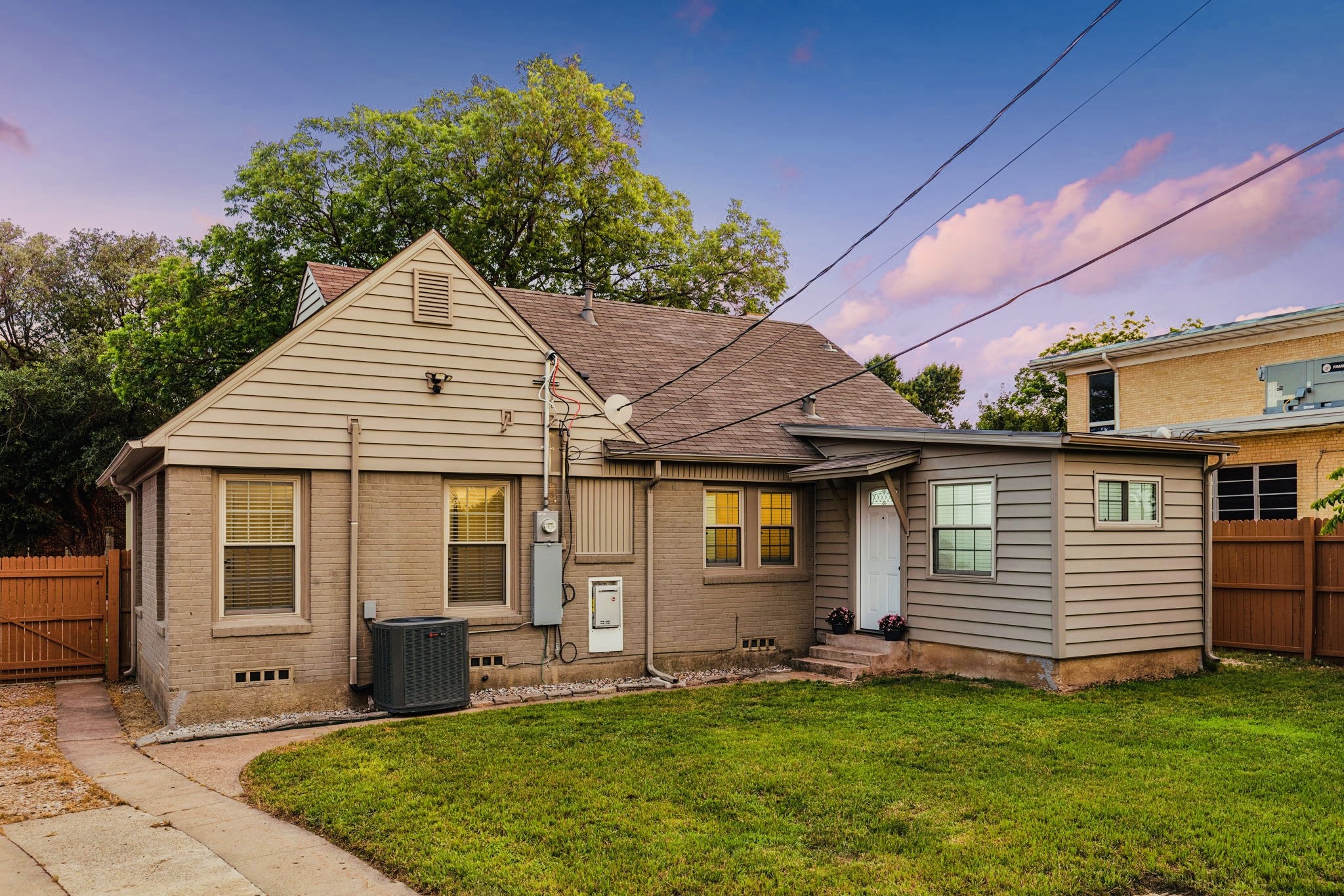 2427 Alco Avenue Dallas TX 75211