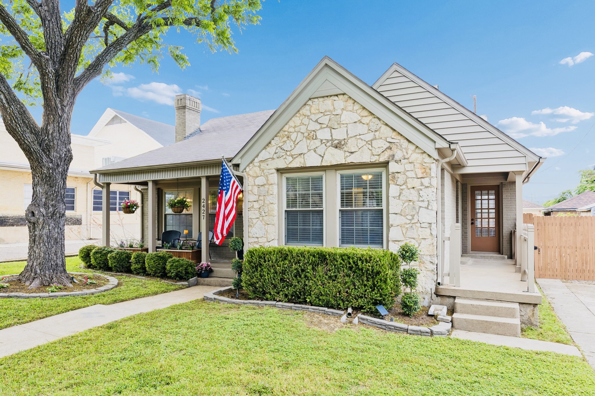 2427 Alco Avenue Dallas TX 75211