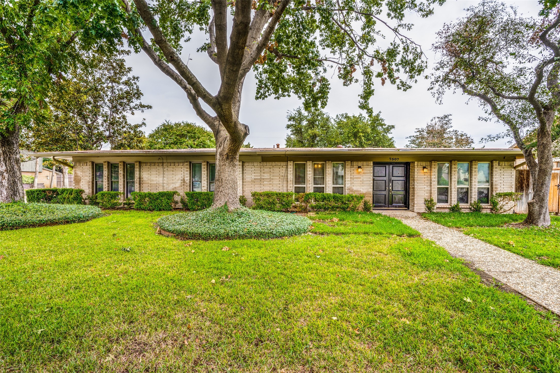 7507 Meadow Oaks Drive Dallas TX 75230
