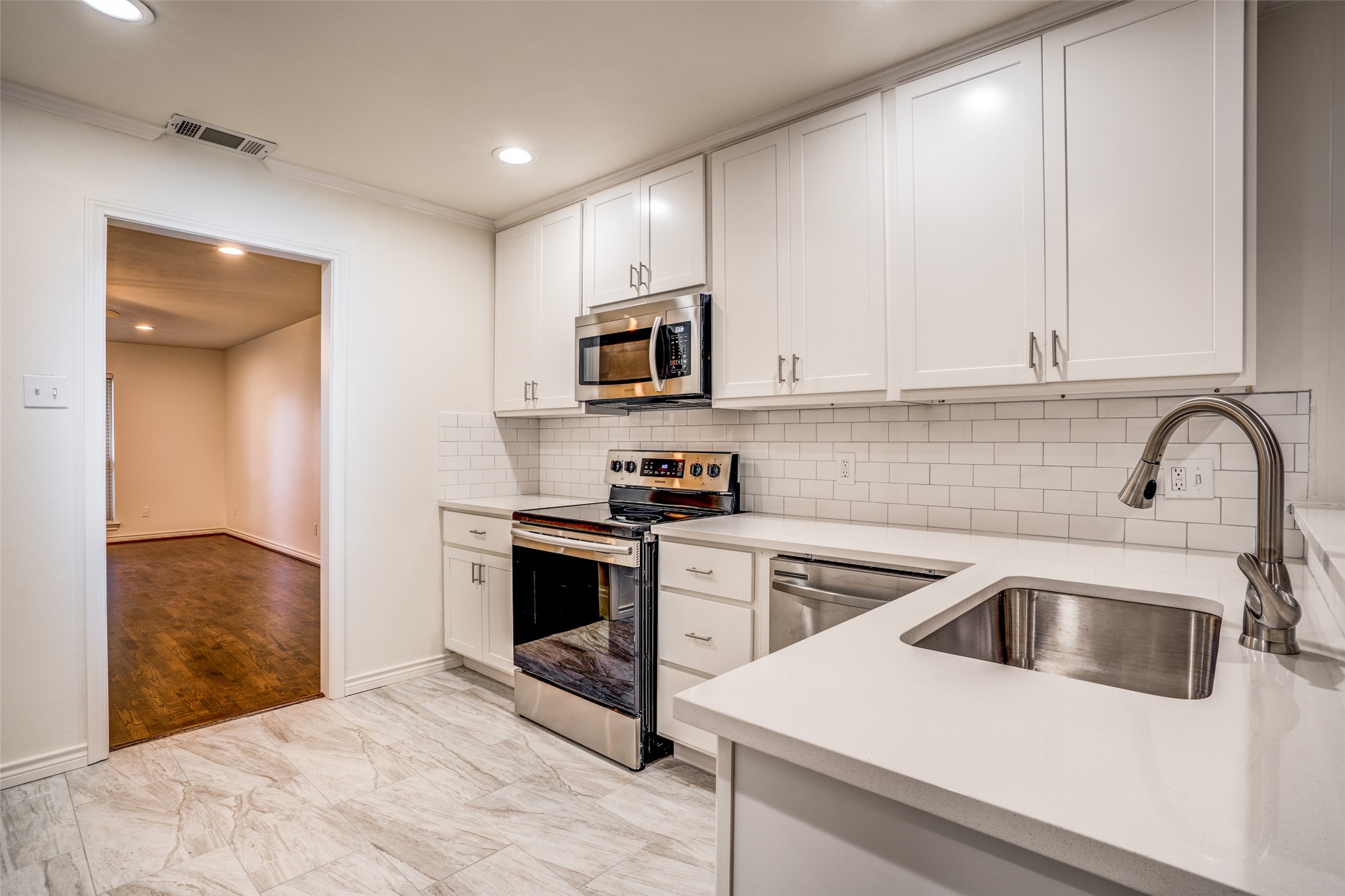 7507 Meadow Oaks Drive Dallas TX 75230