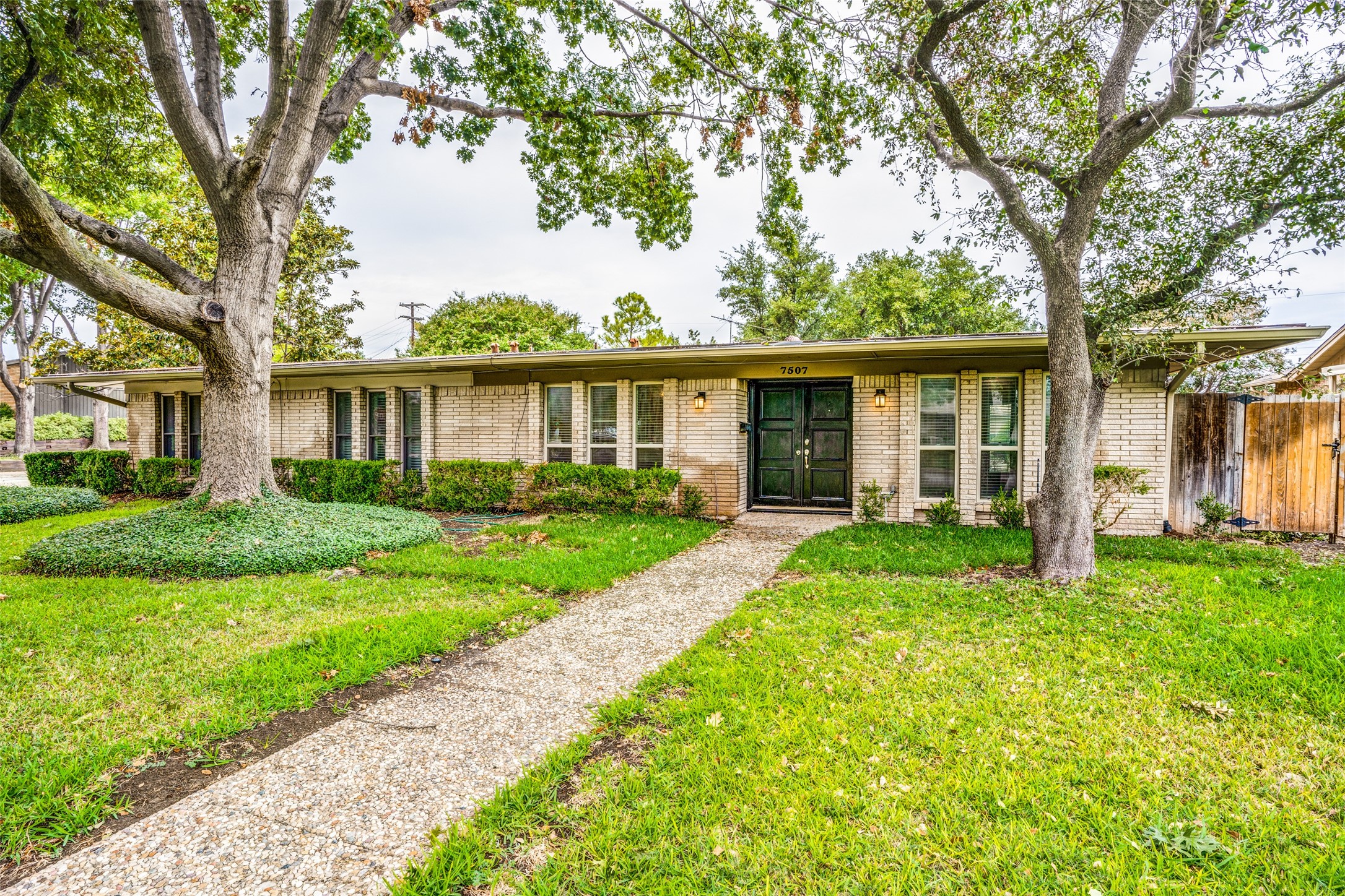 7507 Meadow Oaks Drive Dallas TX 75230