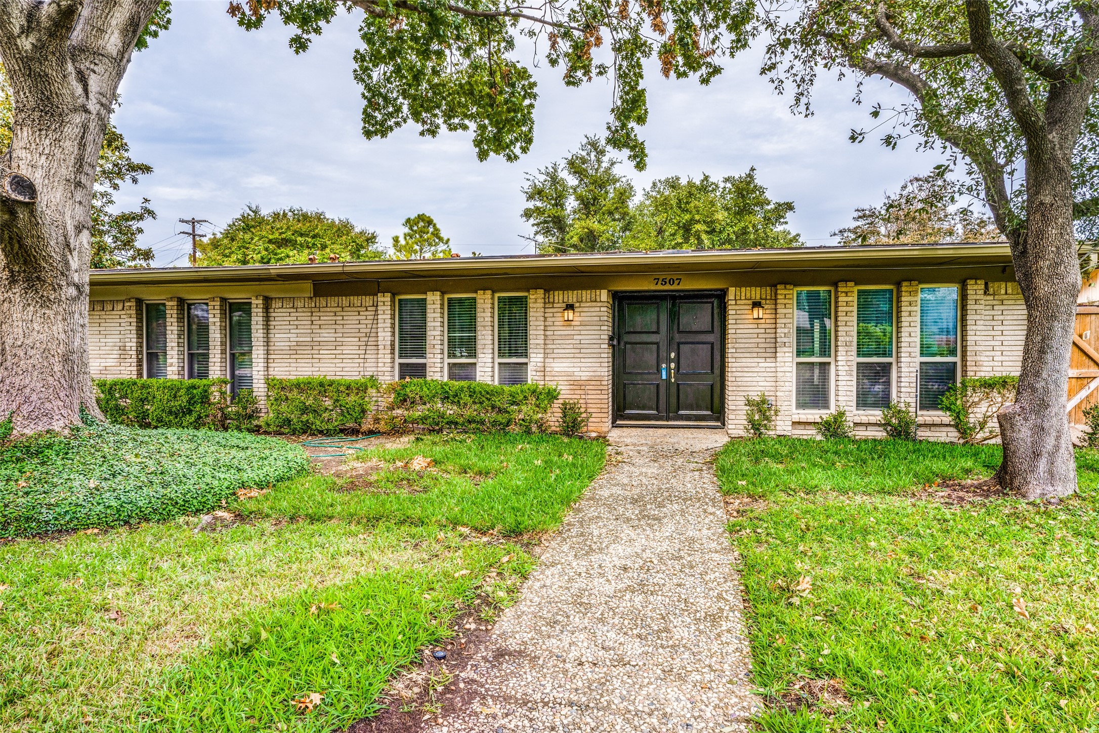 7507 Meadow Oaks Drive Dallas TX 75230