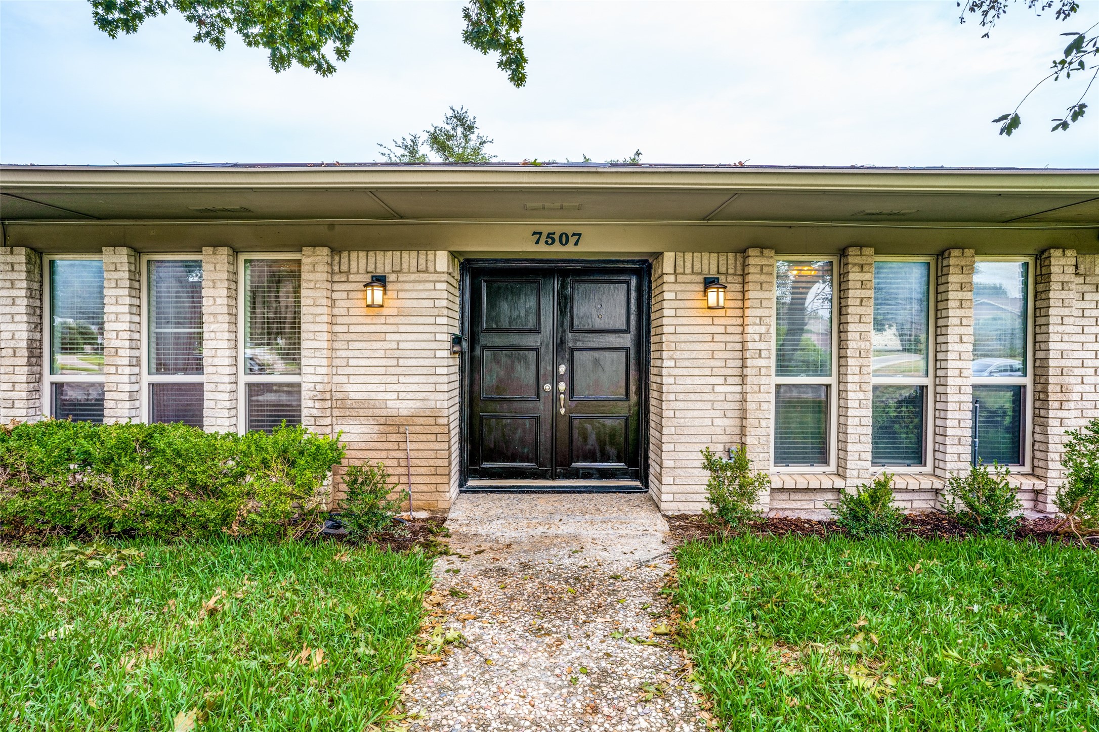7507 Meadow Oaks Drive Dallas TX 75230