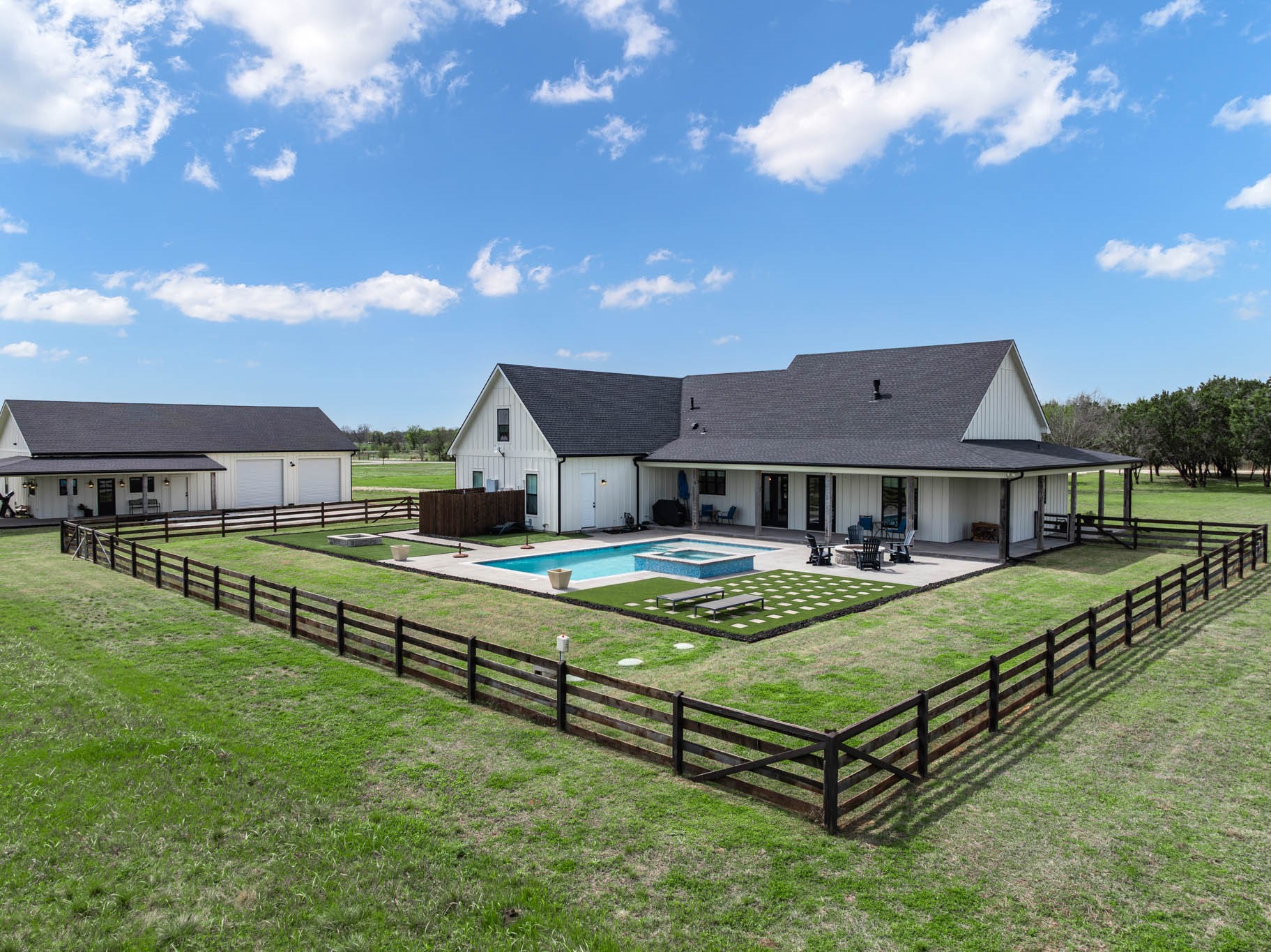 2050 W Elm Mott Drive Waco TX 76705