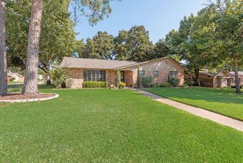 332 Plainview Drive Hurst TX 76054