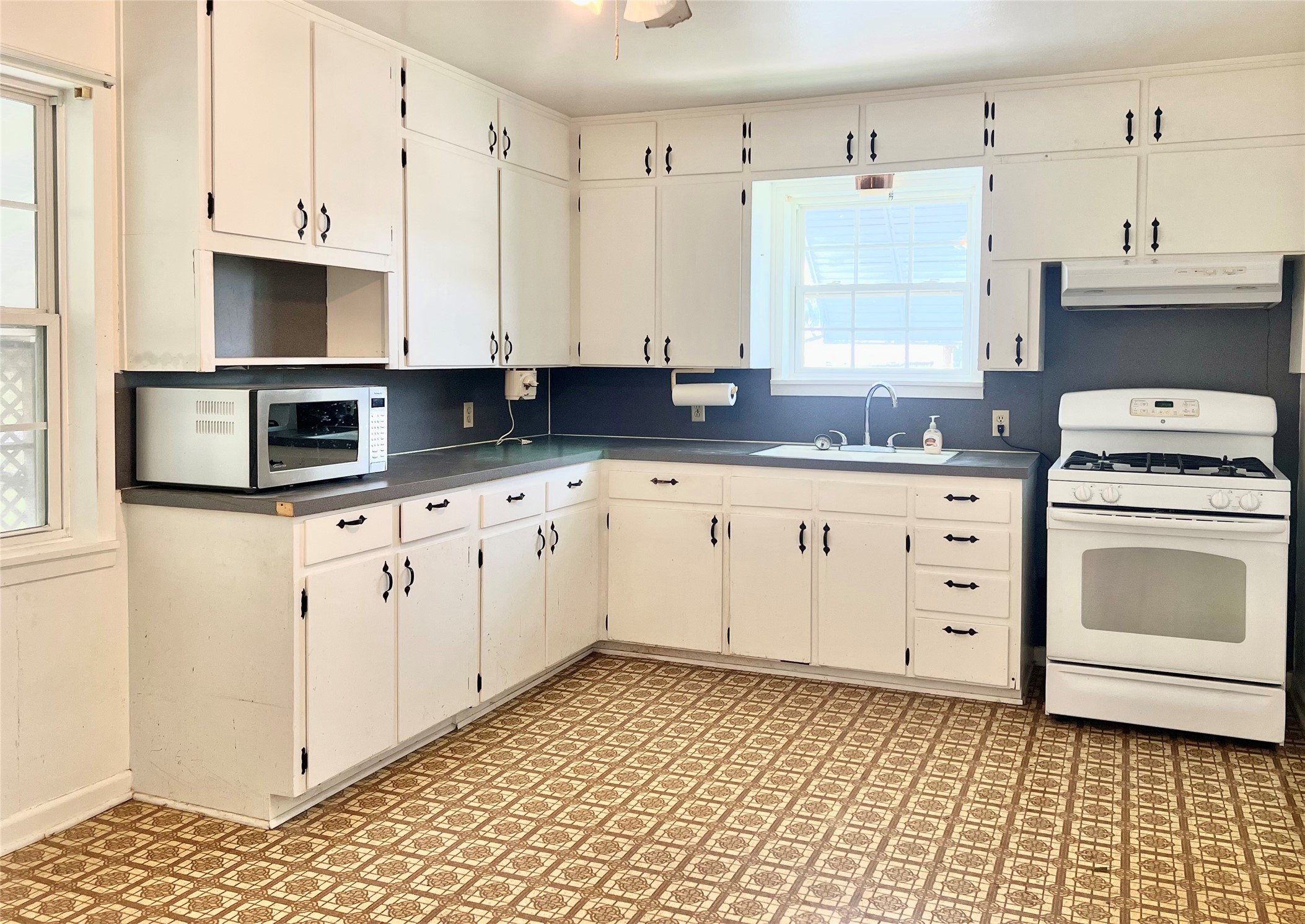 802 E White Street Hamilton TX 76531