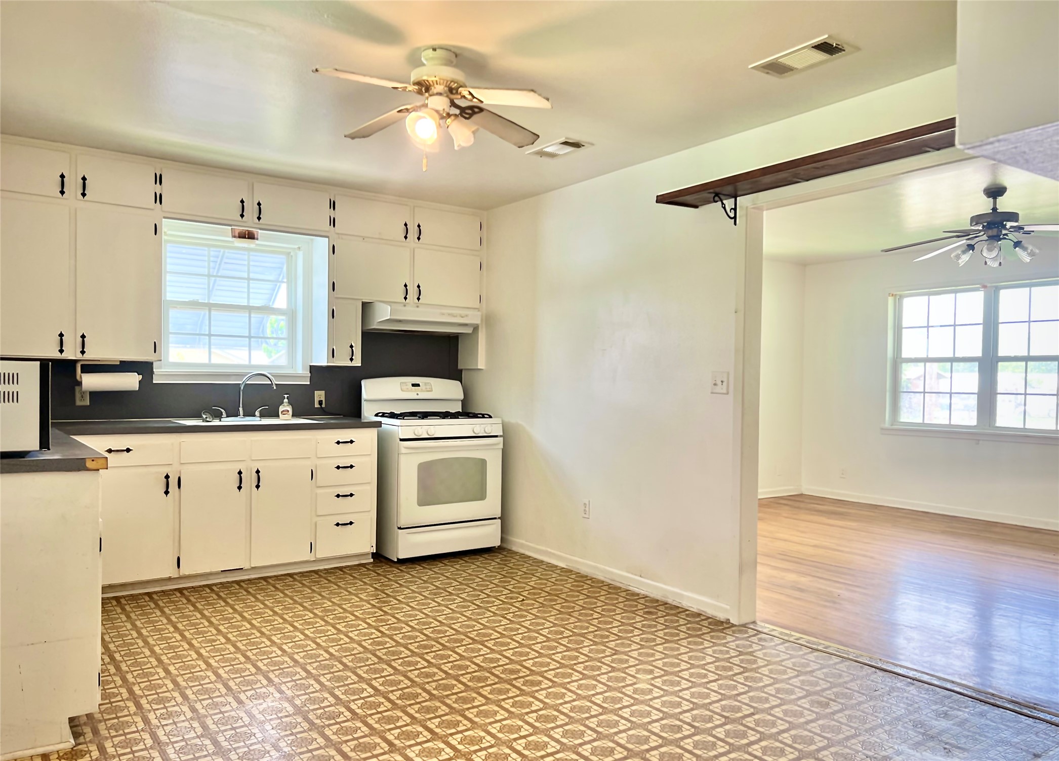802 E White Street Hamilton TX 76531