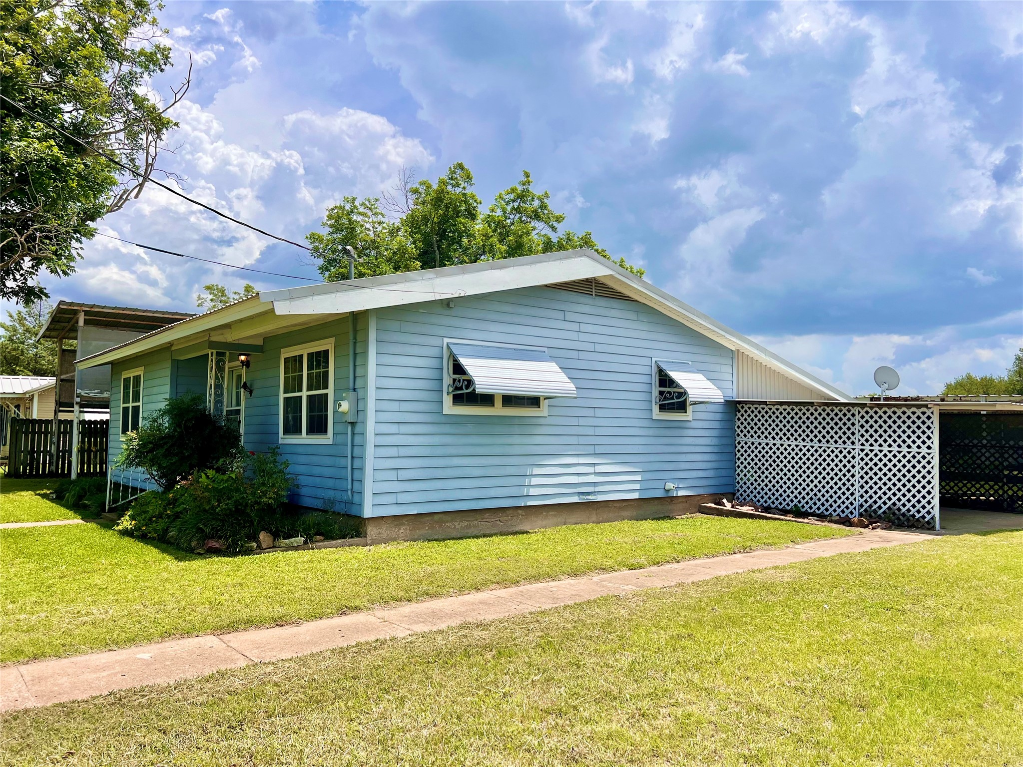 802 E White Street Hamilton TX 76531