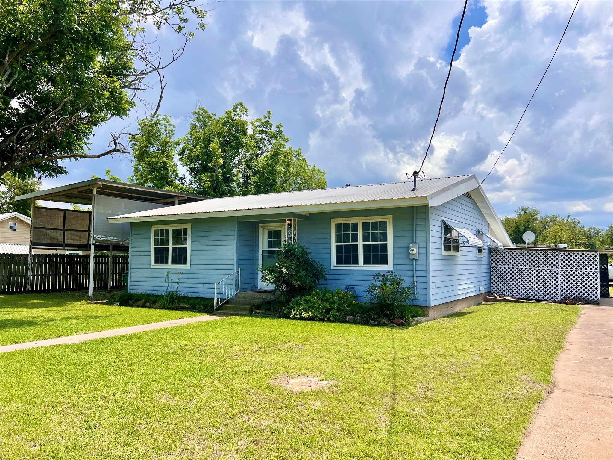 802 E White Street Hamilton TX 76531