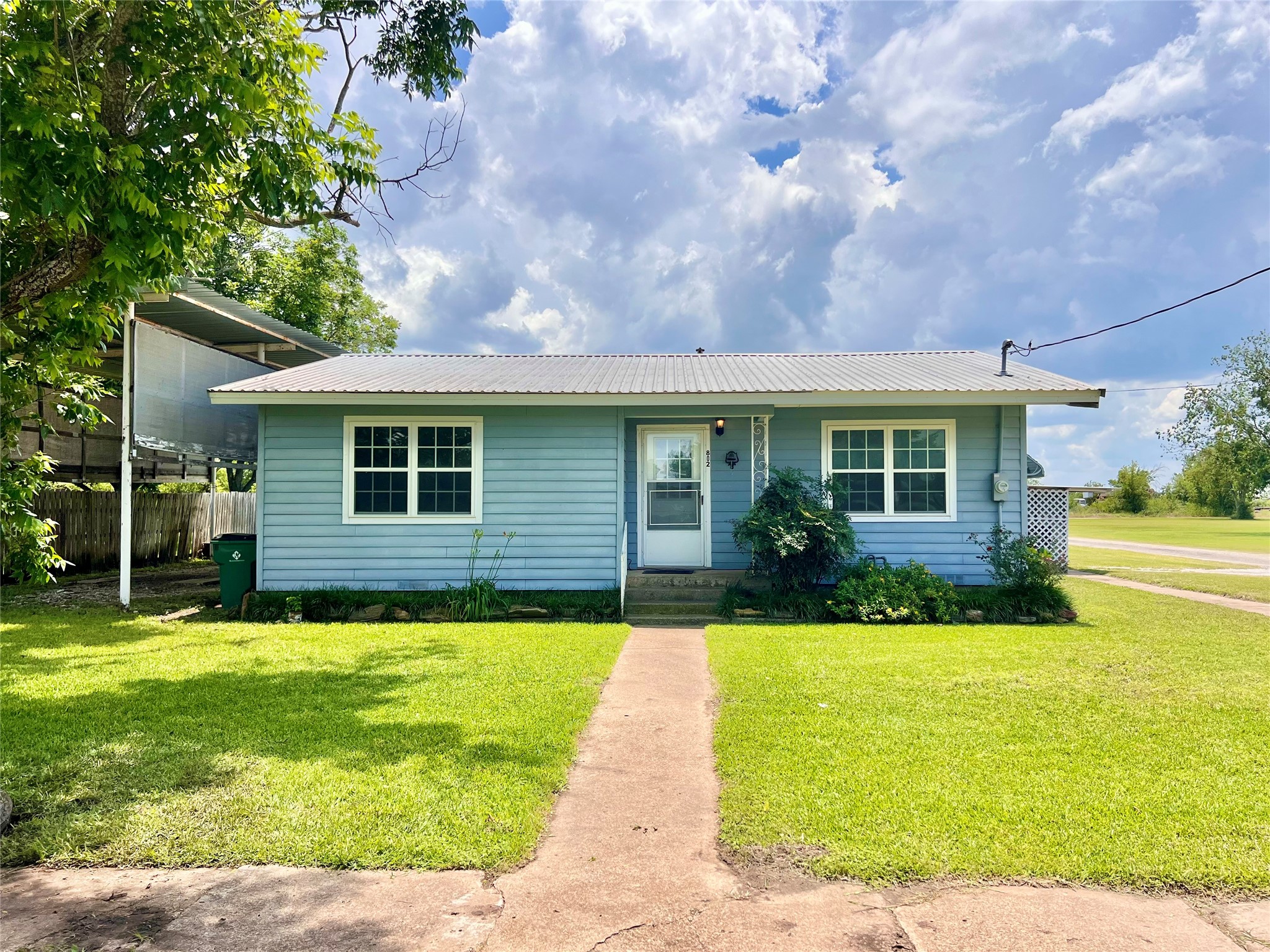 802 E White Street Hamilton TX 76531