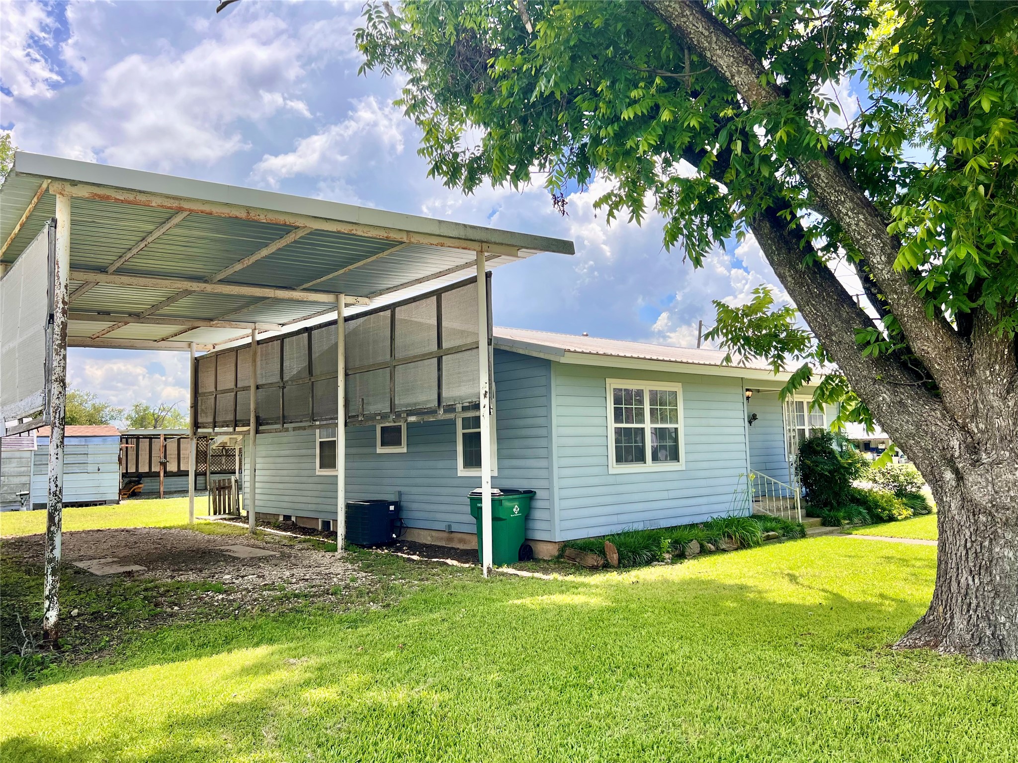 802 E White Street Hamilton TX 76531