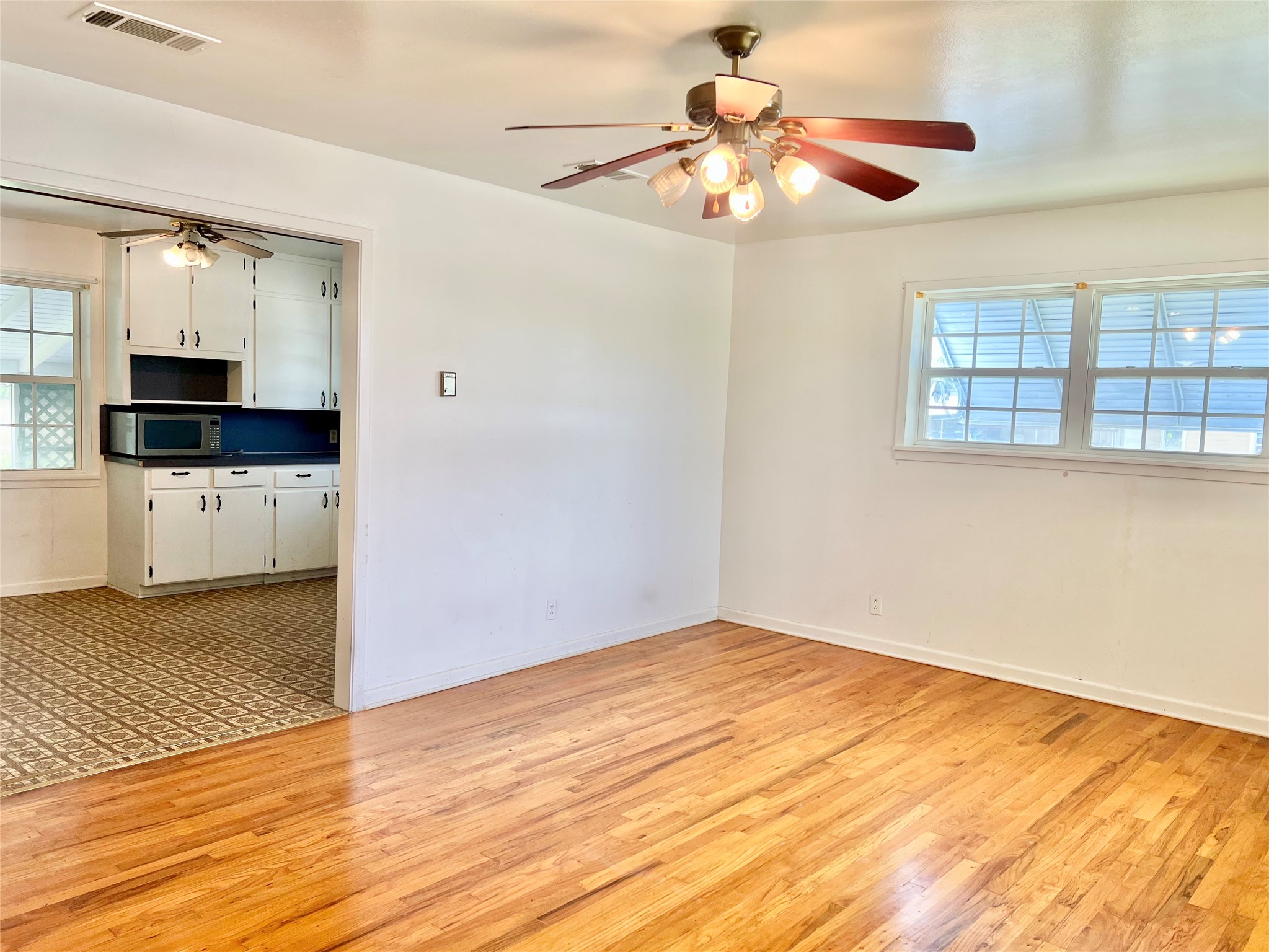 802 E White Street Hamilton TX 76531