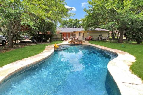 224 E Holiday Street Pilot Point TX 76258