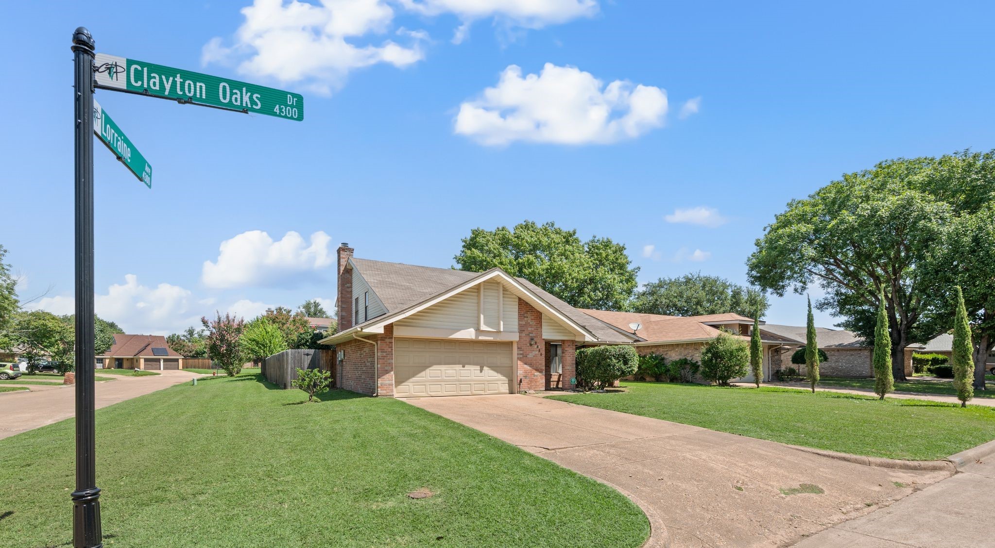 2530 Clayton Oaks Drive Grand Prairie TX 75052