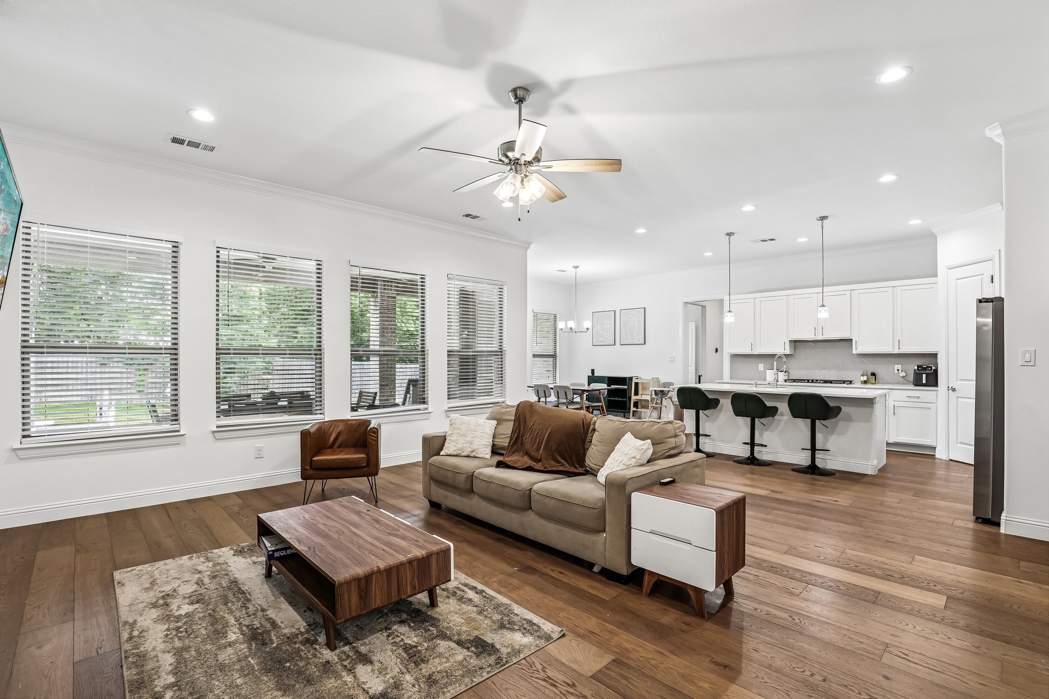 515 W Laureland Road Dallas TX 75232