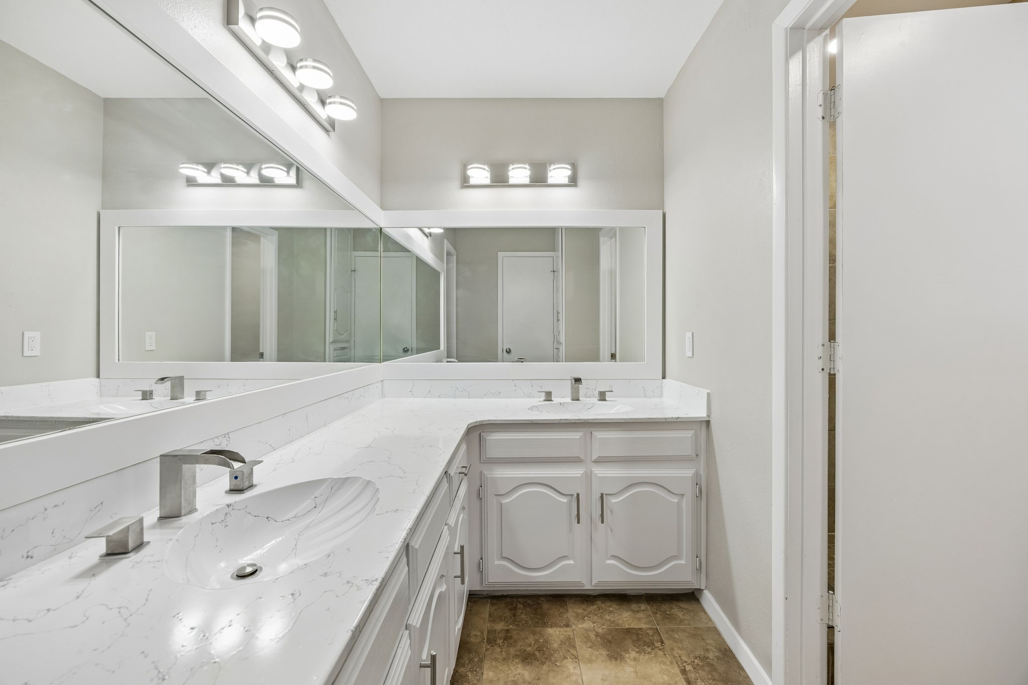 904 Bert Drive Arlington TX 76012