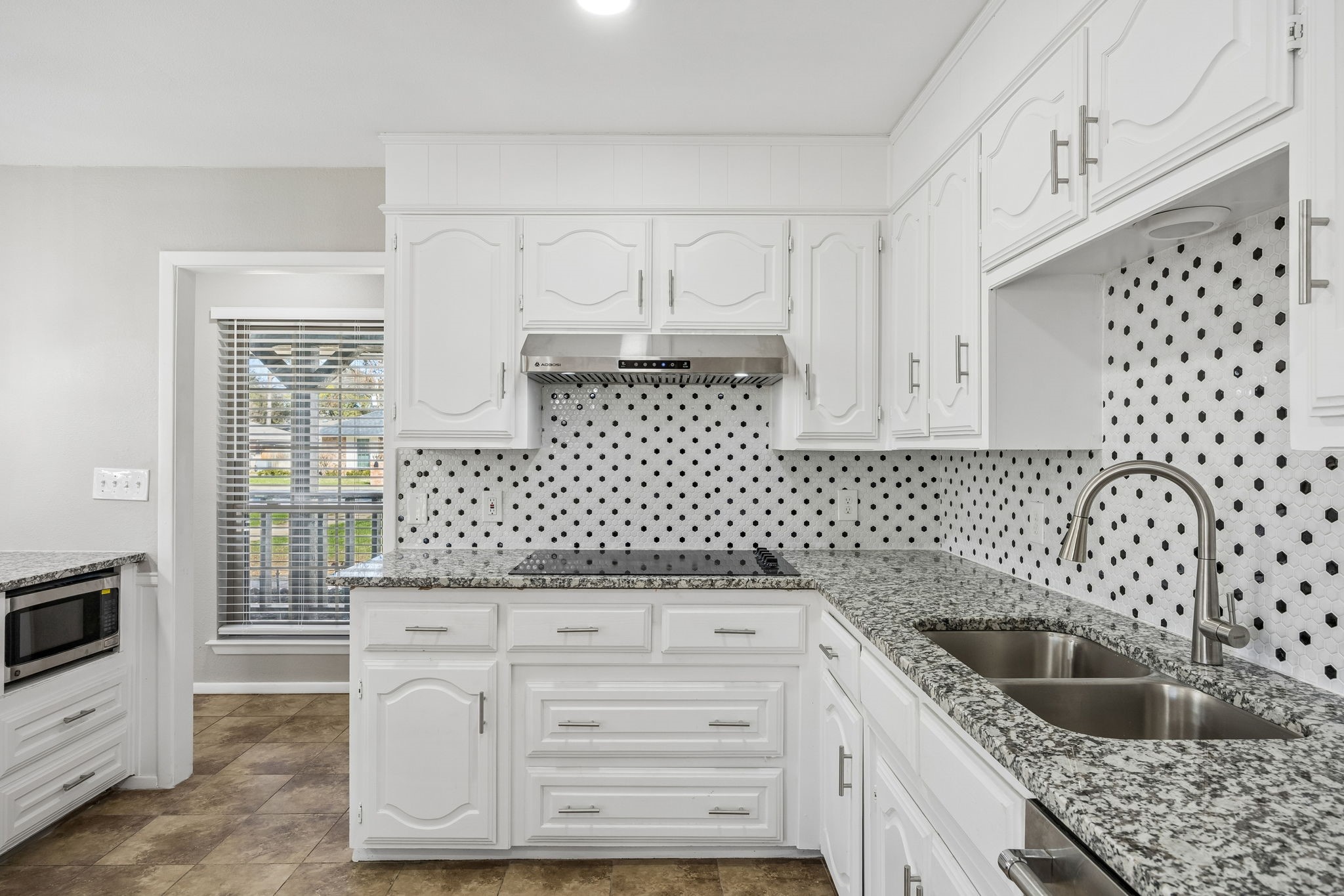 904 Bert Drive Arlington TX 76012