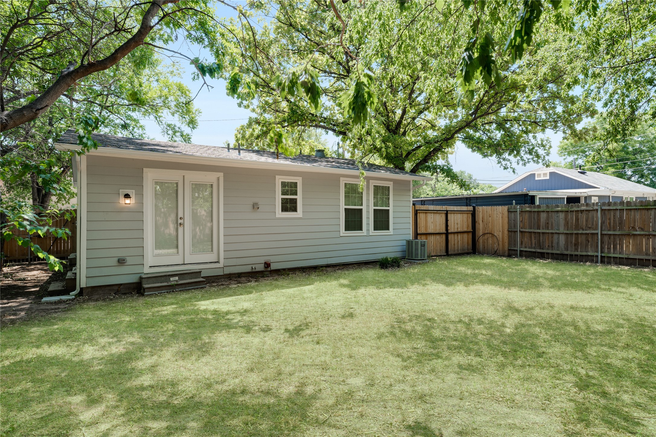214 S Thrash Street Granbury TX 76048