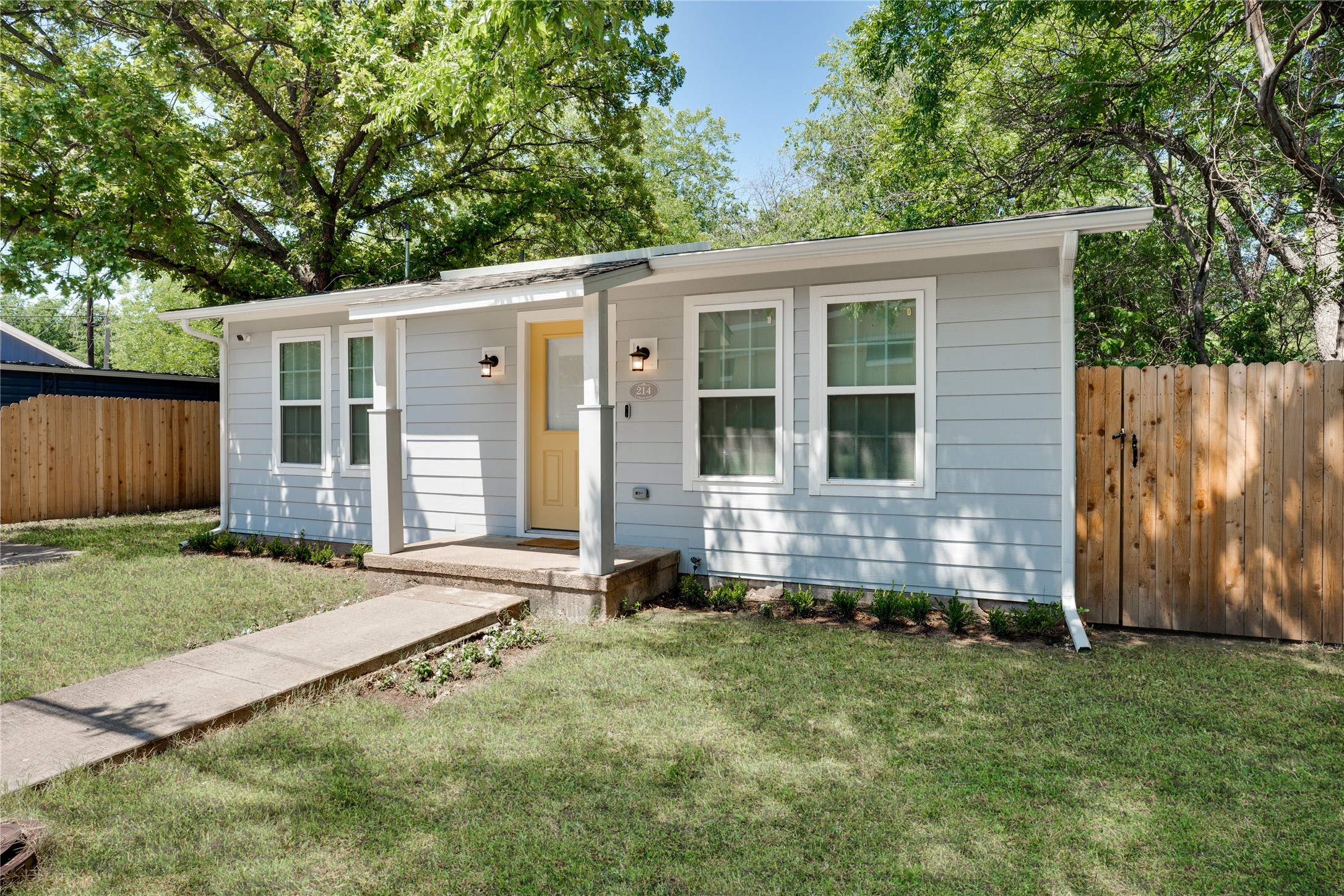 214 S Thrash Street Granbury TX 76048