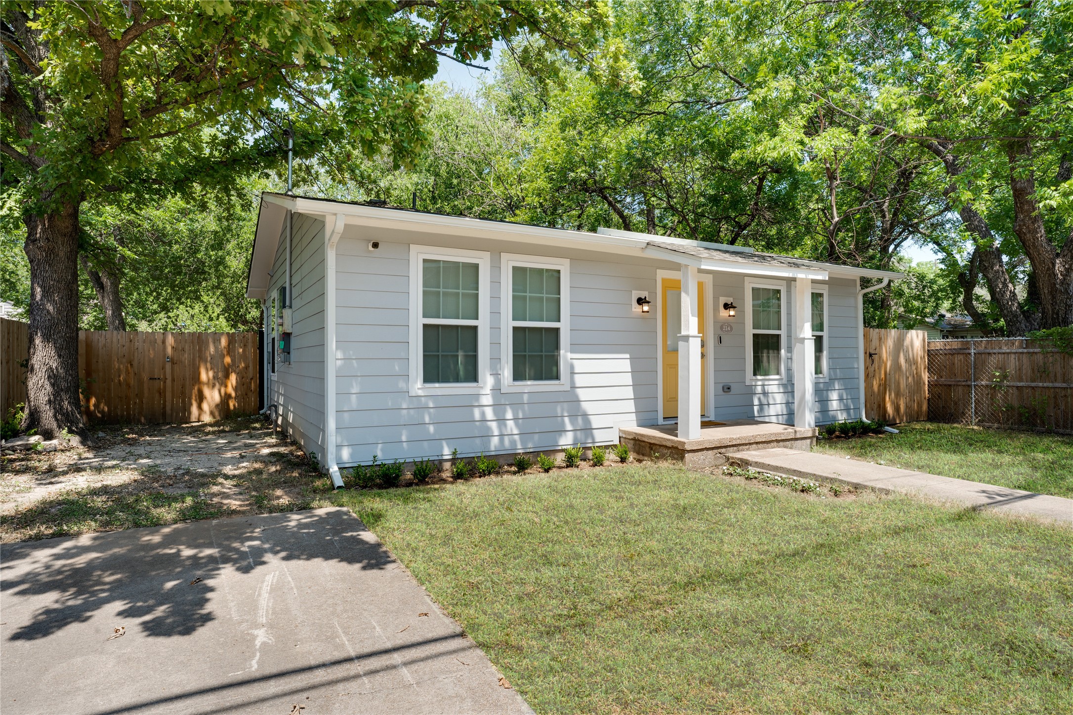 214 S Thrash Street Granbury TX 76048
