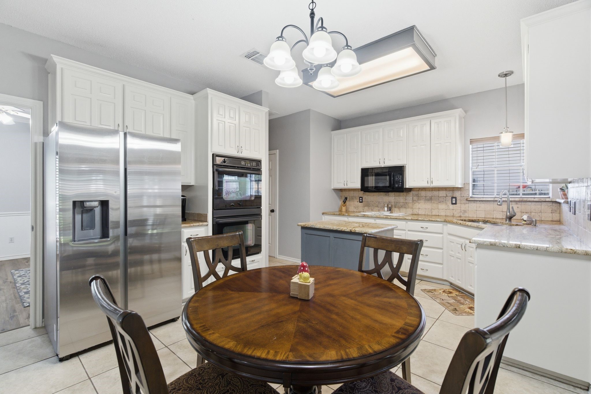 1214 Holly Hill Drive Grand Prairie TX 75052