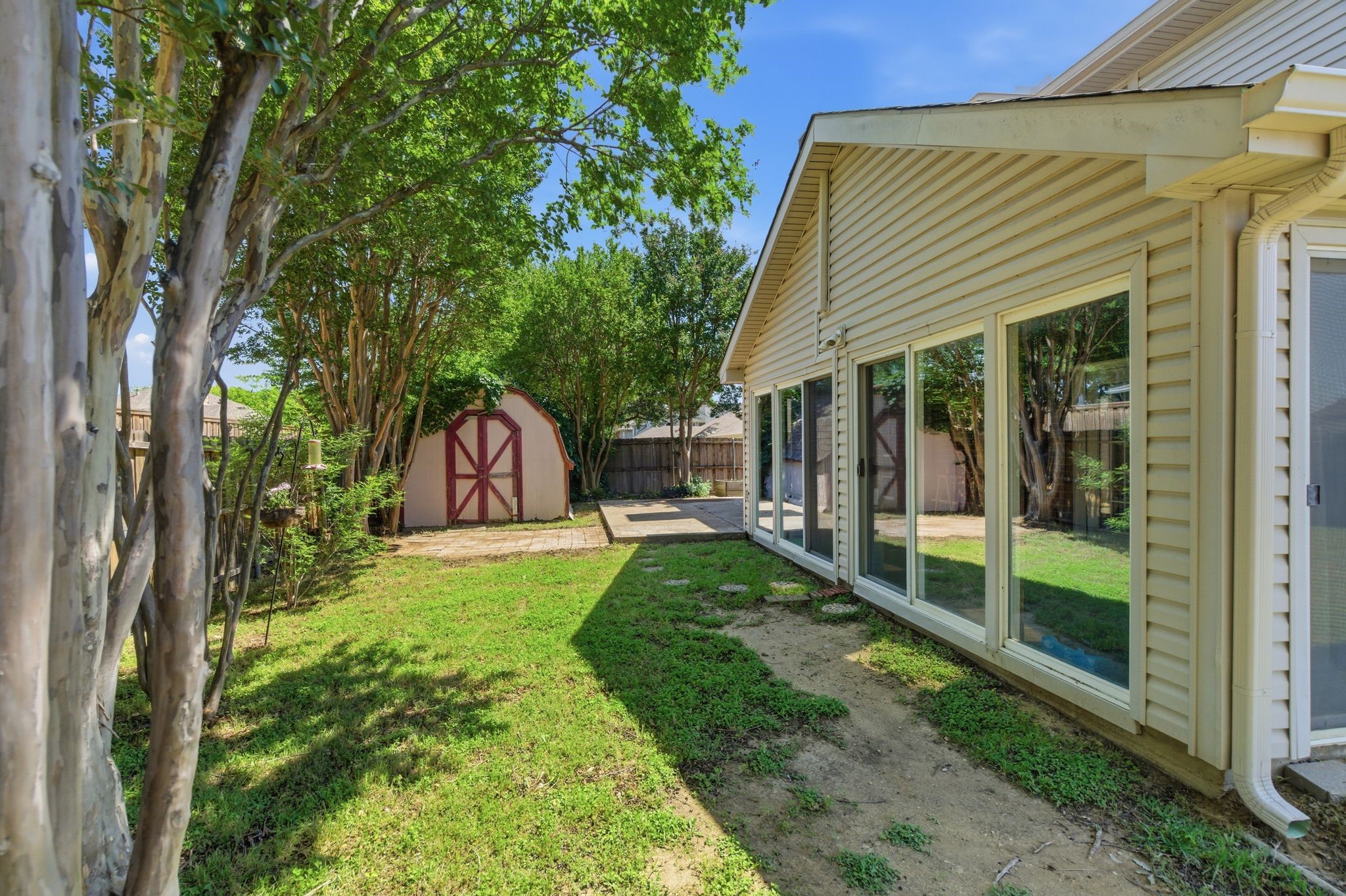 1214 Holly Hill Drive Grand Prairie TX 75052