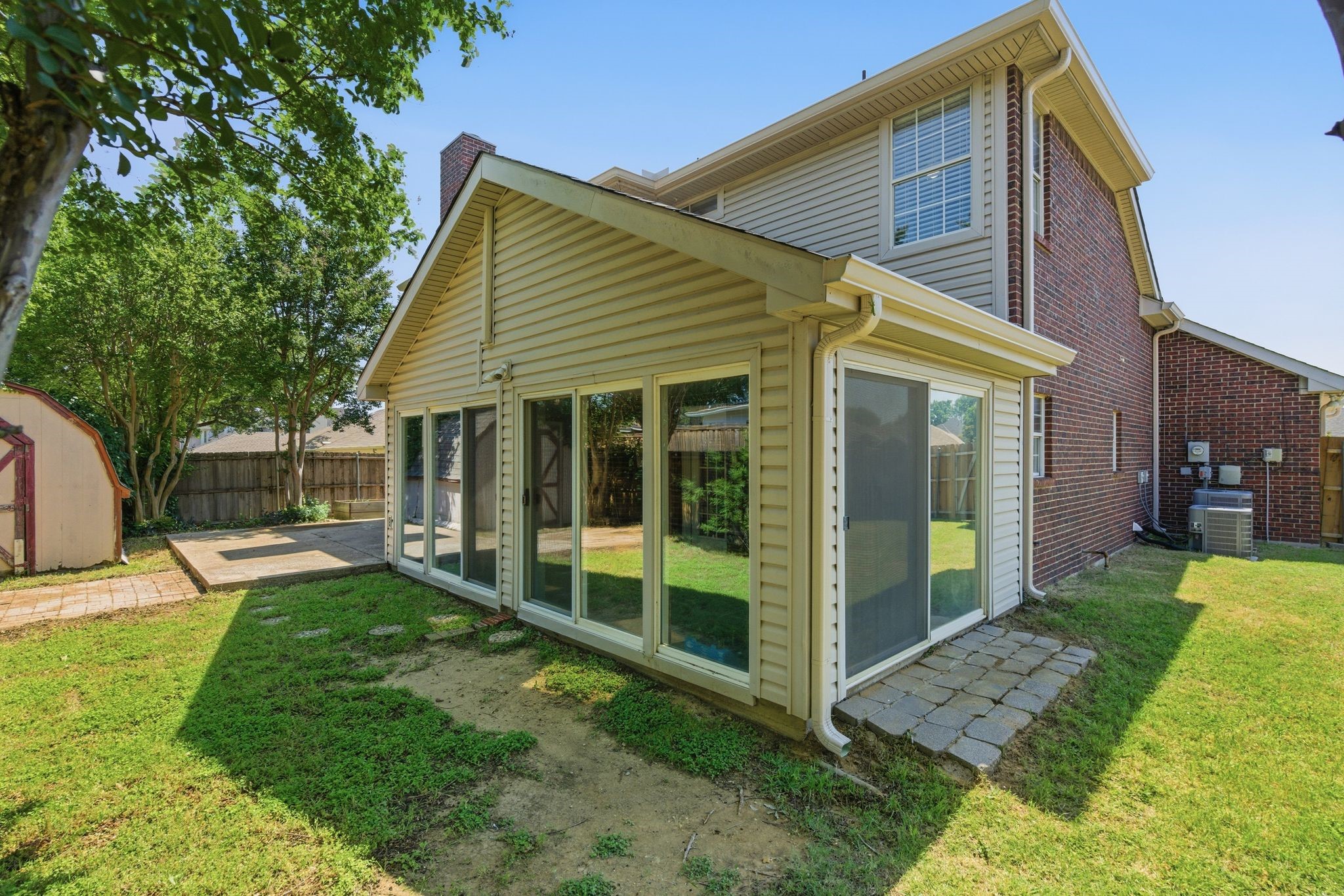 1214 Holly Hill Drive Grand Prairie TX 75052