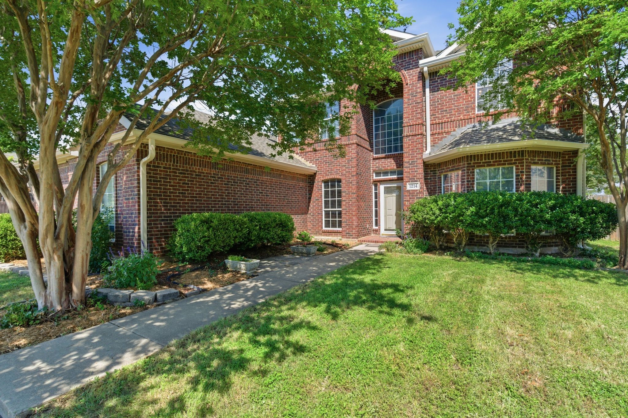 1214 Holly Hill Drive Grand Prairie TX 75052