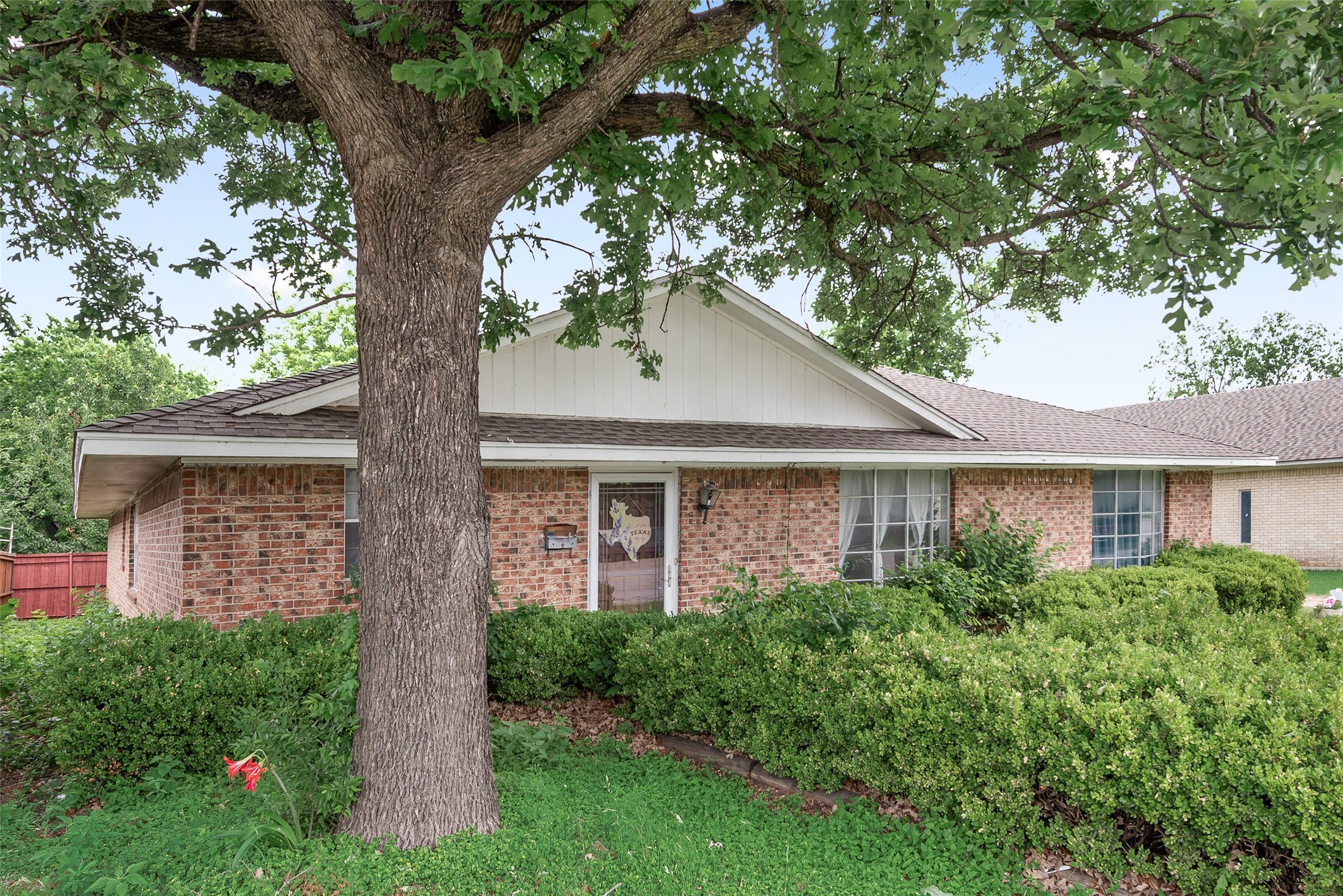 1308 N Kaufman Street Ennis TX 75119