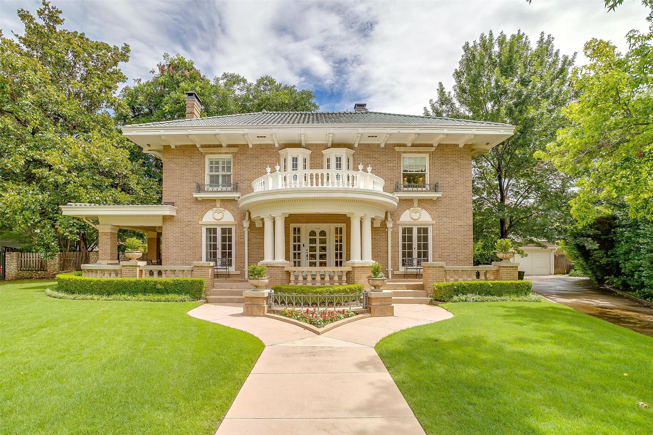 1945 Chatburn Court Fort Worth TX 76110
