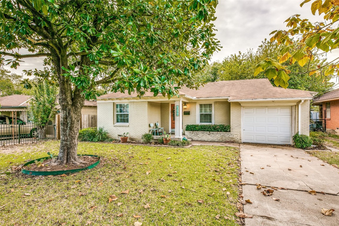 2566 Engle Avenue Dallas TX 75233
