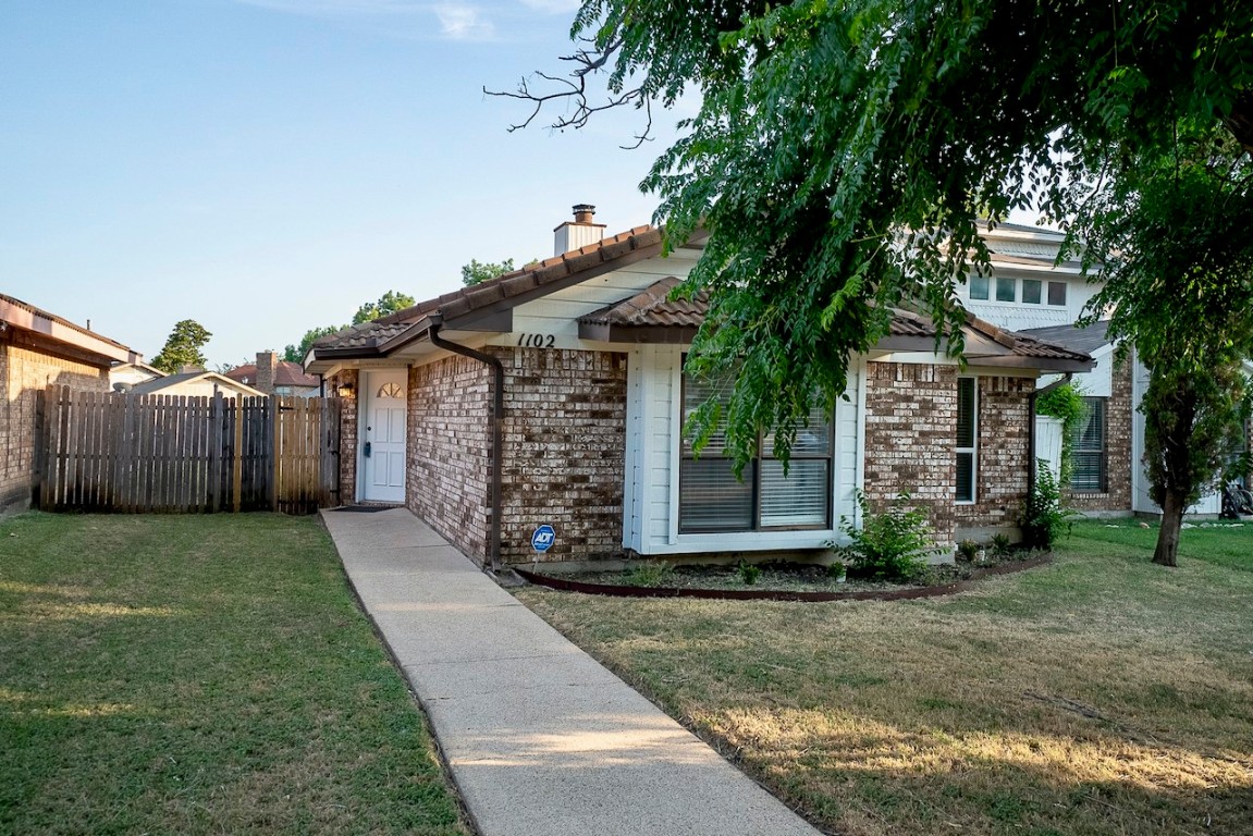 1102 Sandalwood Lane Desoto TX 75115