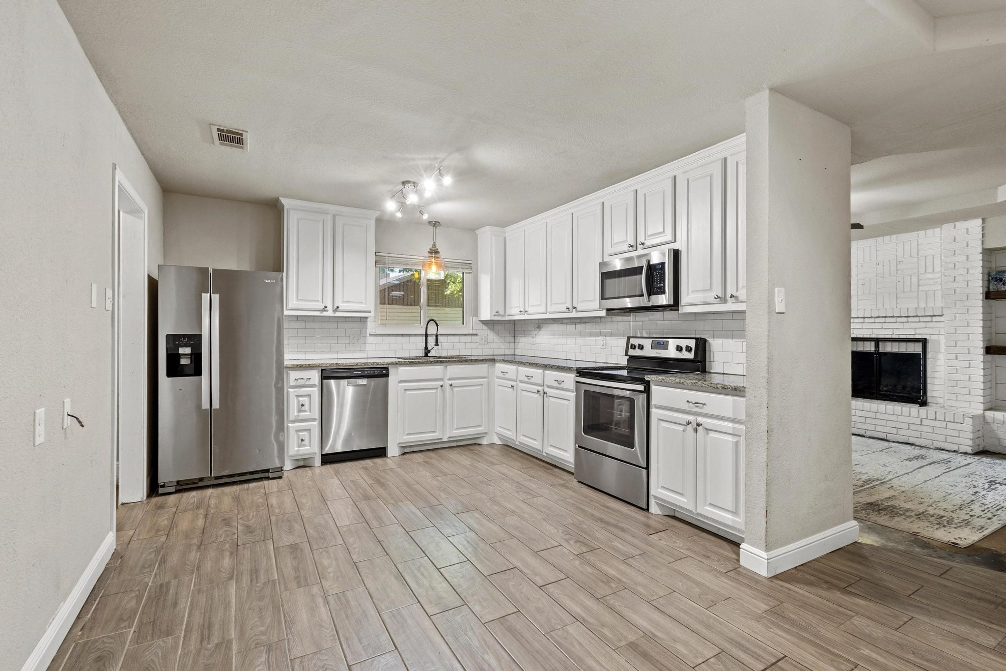 878 N Main Drive Van Alstyne TX 75495